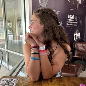 Meet your Posher, Laurel